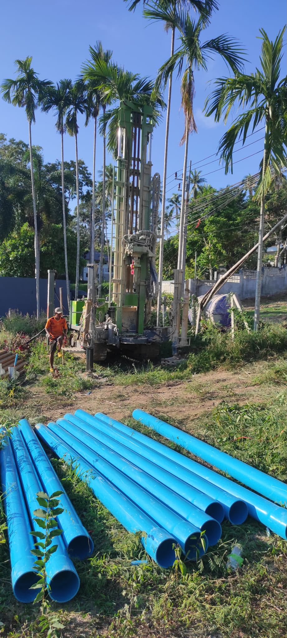 Drilling rig preparing the ULU Villas building site in Lamai